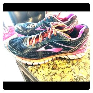 🔹Women’s Brooks Ravena’s 🔹